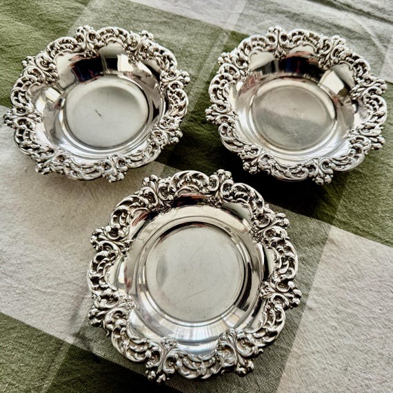 Vintage Viking Plate Silverplated Nut Dish – Rococo Revival Jewelry Tray — Small Round Silver Trays