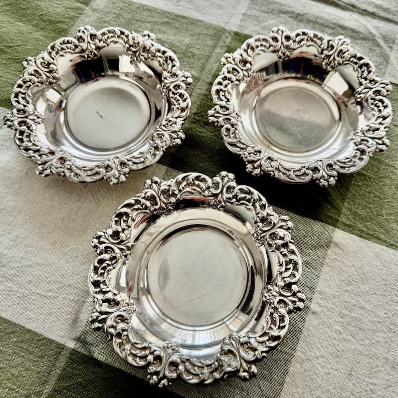 Vintage Viking Plate Silverplated Nut Dish – Rococo Revival Jewelry Tray — Small Round Silver Trays image 1