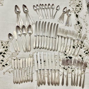 Vintage International Silver “Lovelace” Silverplate Flatware Set for 8 – 68 Items – 1936 Classic Pattern