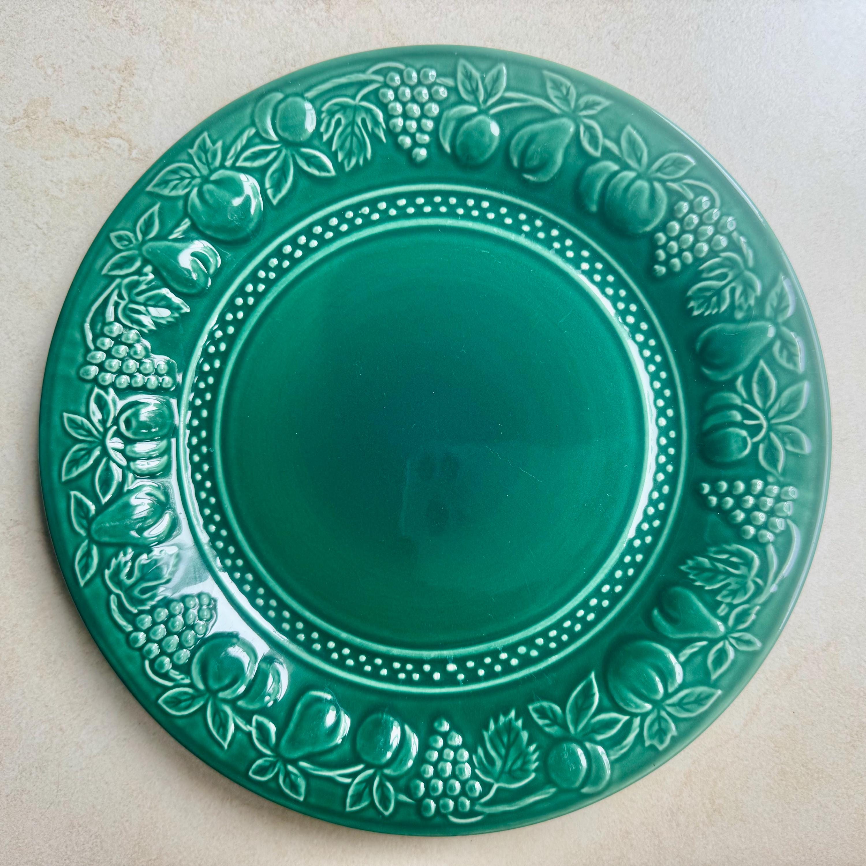 Vintage Green Botanical Wall Plate Collection – Set of 7 | Leaf & Cabbage Plates | Majolica Style Wall Gallery | Grandmillennial Decor