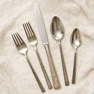 1847 Rogers Bros. Silver Lace 1968 Silverplate Flatware Set — Service For 12 — 76 Pieces bild 3