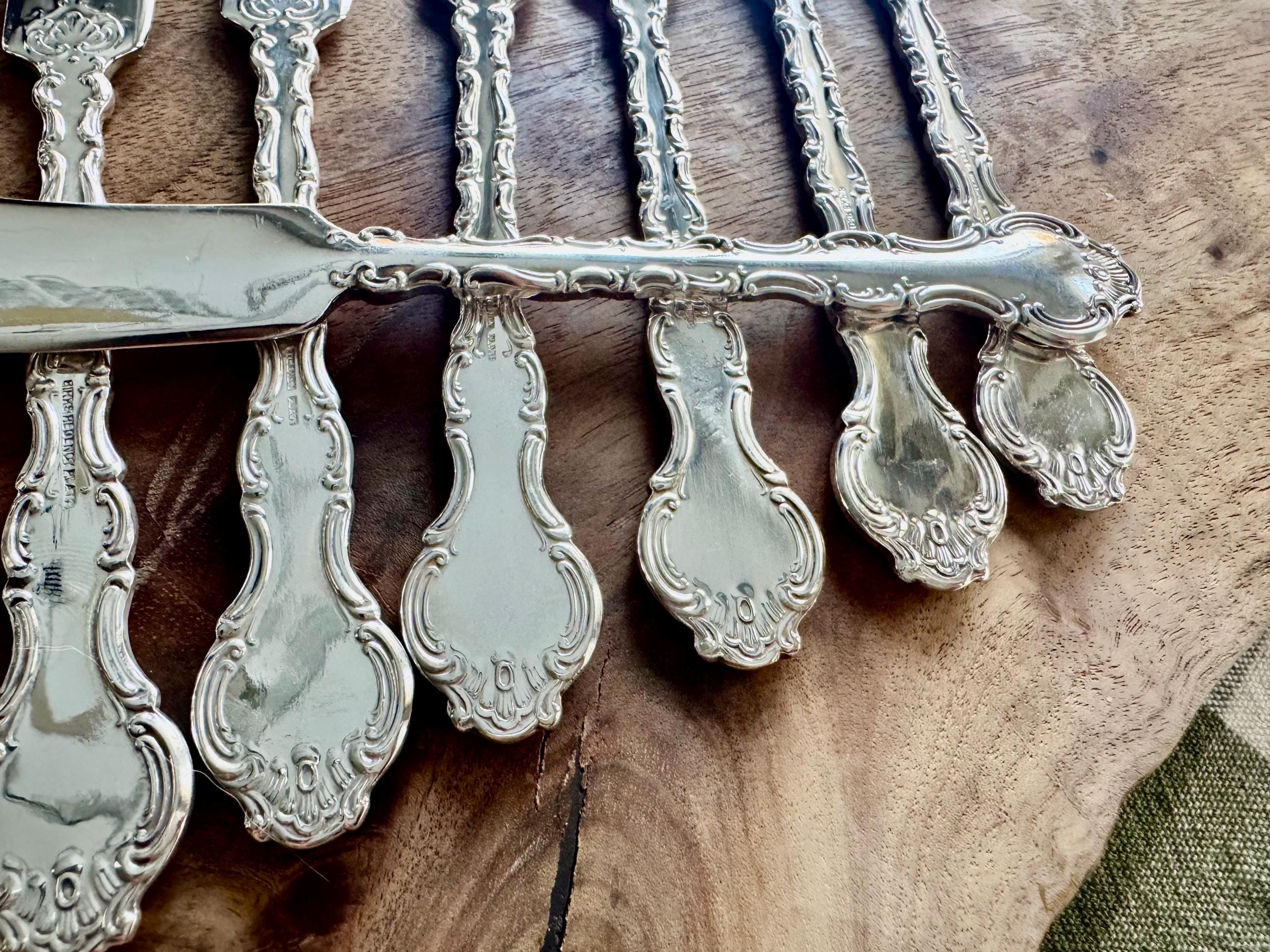 Vintage Silverplate Spreaders — Birks Regency "Louis De France" Silverware — Set of 8