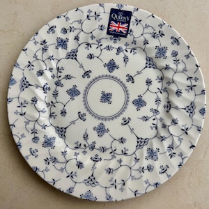 Plato llano azul y blanco / Loza inglesa de inspiración vintage / Hecho en Inglaterra 5. Guarlands