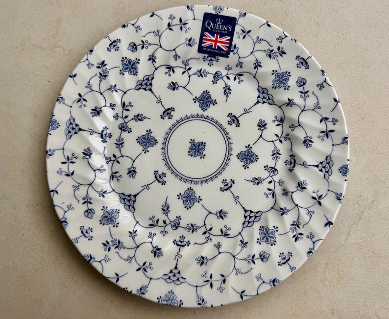 Plato llano azul y blanco / Loza inglesa de inspiración vintage / Hecho en Inglaterra 5. Guarlands
