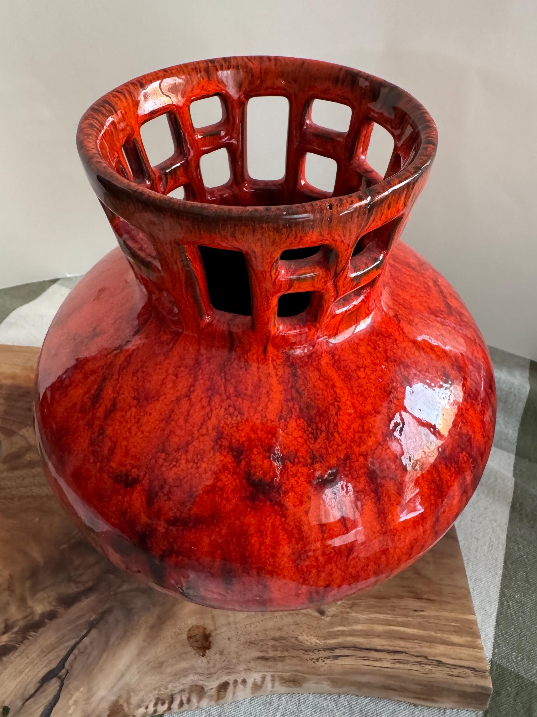 Vintage Evangeline Pottery Lava Glaze Vase 8.5" – Canadian MCM Decor