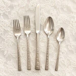 1847 Rogers Bros. Silver Lace 1968 Silverplate Flatware Set — Service For 12 — 76 Pieces bild 2