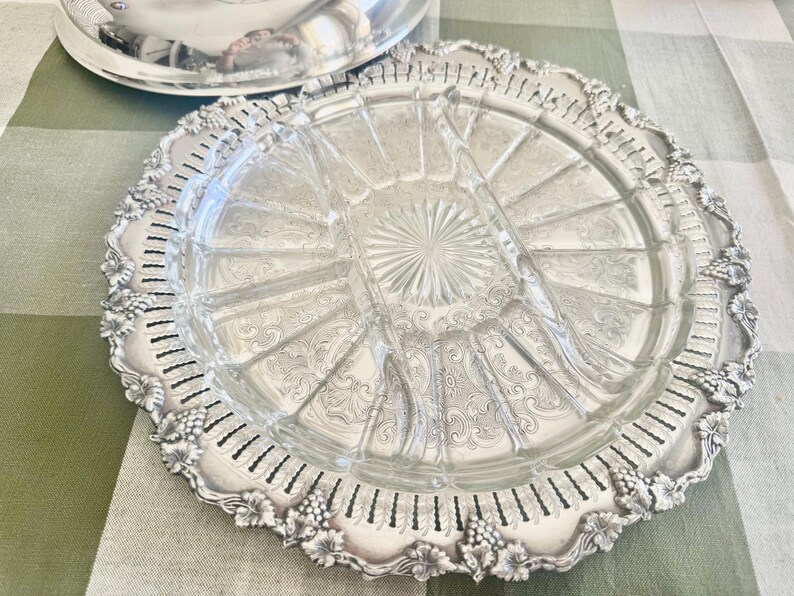 Fancy & Ornate Large Vintage Silver Plate Covered Dish with Glass Insert, Sheffield Reproduction immagine 4