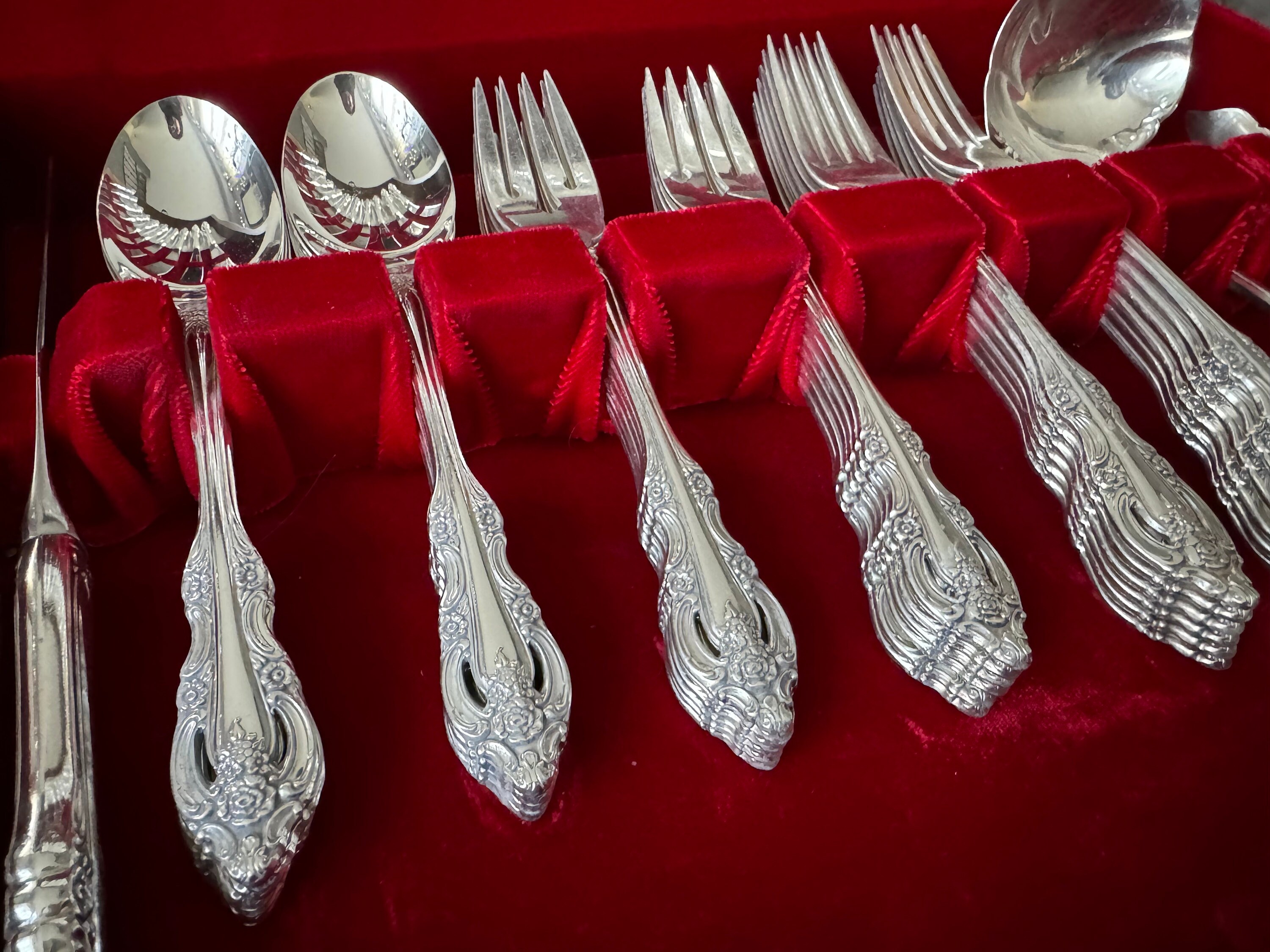 Artistry Vintage 1960+ Complete Silverplate Set for 8 Persons (46 items) — Optional Chest