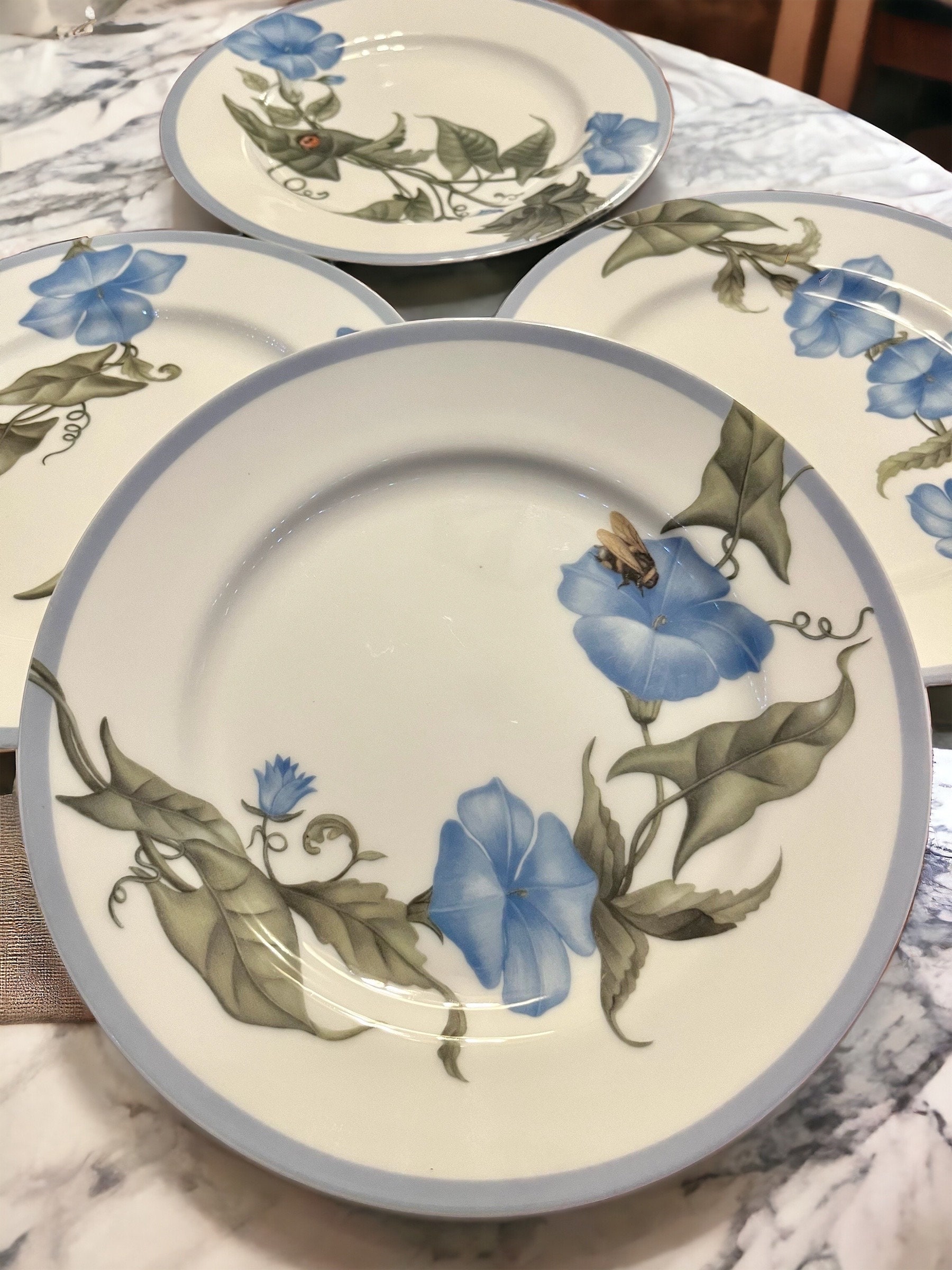 Williams-Sonoma - Set of 4 Salad Plates 8” Spring Blue Flowers & Bugs - Made in Japan