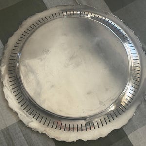 Fancy & Ornate Large Vintage Silver Plate Covered Dish with Glass Insert, Sheffield Reproduction immagine 8