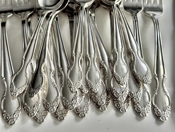 Vintage Silverplate “Silvery Mist” Rogers Bro 1955+ Silverware — Complete Set for 8 Persons 46pcs