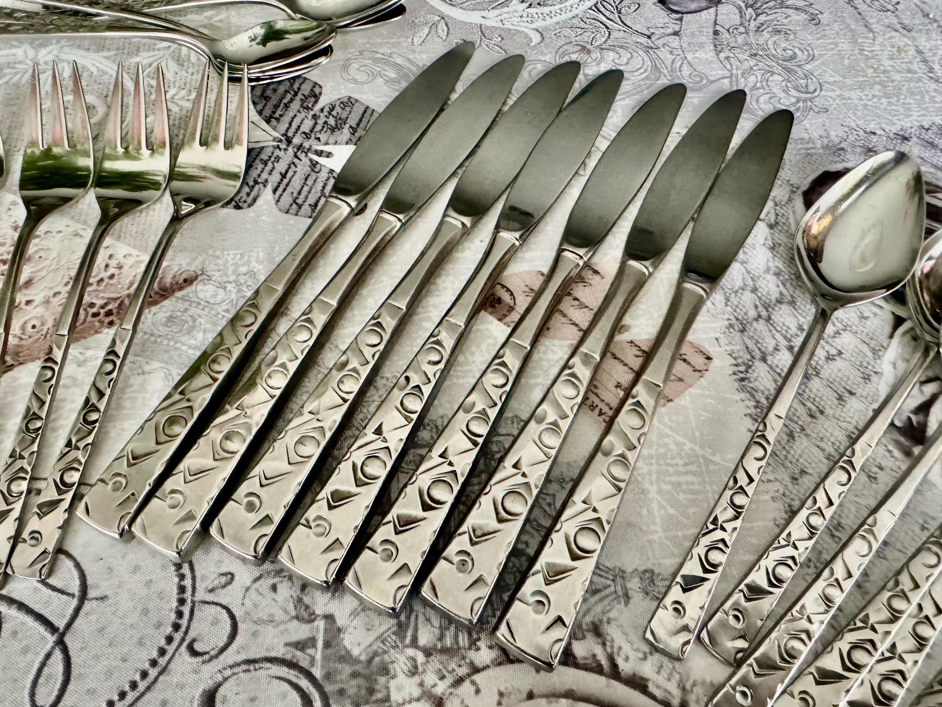 Vintage “Navaho” Stainless Flatware Set by 1847 Rogers Bros – Mid Century Modern (32pcs)