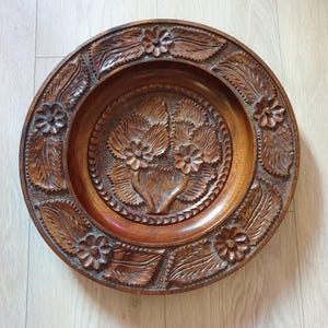 Unique vintage wooden wall plate ~ Hanging round plate ~ Boho hand carved vintage artwork ~ Wooden artwork~ Boho decor wood