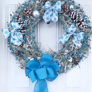 Blue Sparkle Winter Wreath.                 Free storage bag!
