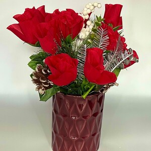 Valentine’s Day Rose Bouquet in Burgundy Vase