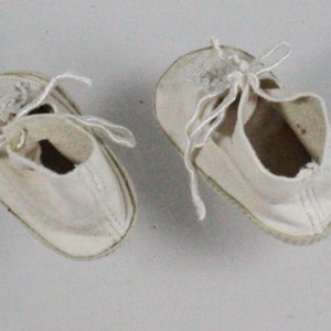 vintage, white, leathe doll shoes, 5.5 x 3 cm, good condition image 3