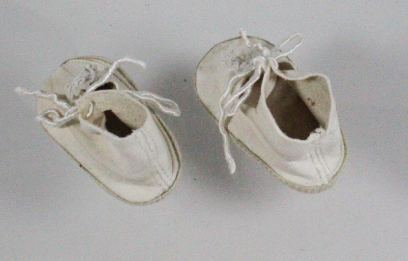 vintage, white, leathe doll shoes, 5.5 x 3 cm, good condition image 3