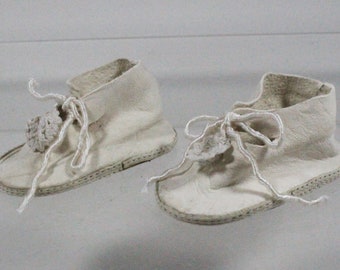 vintage, white, leathe doll shoes, 5.5 x 3 cm, good condition