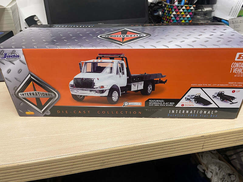 【希少】Jada DuraStar 4400 Flat Bet 1/24スケール JADA INTERNATIONAL DURASTAR 4400 FLAT BED TOW TRUCK WHITE 1