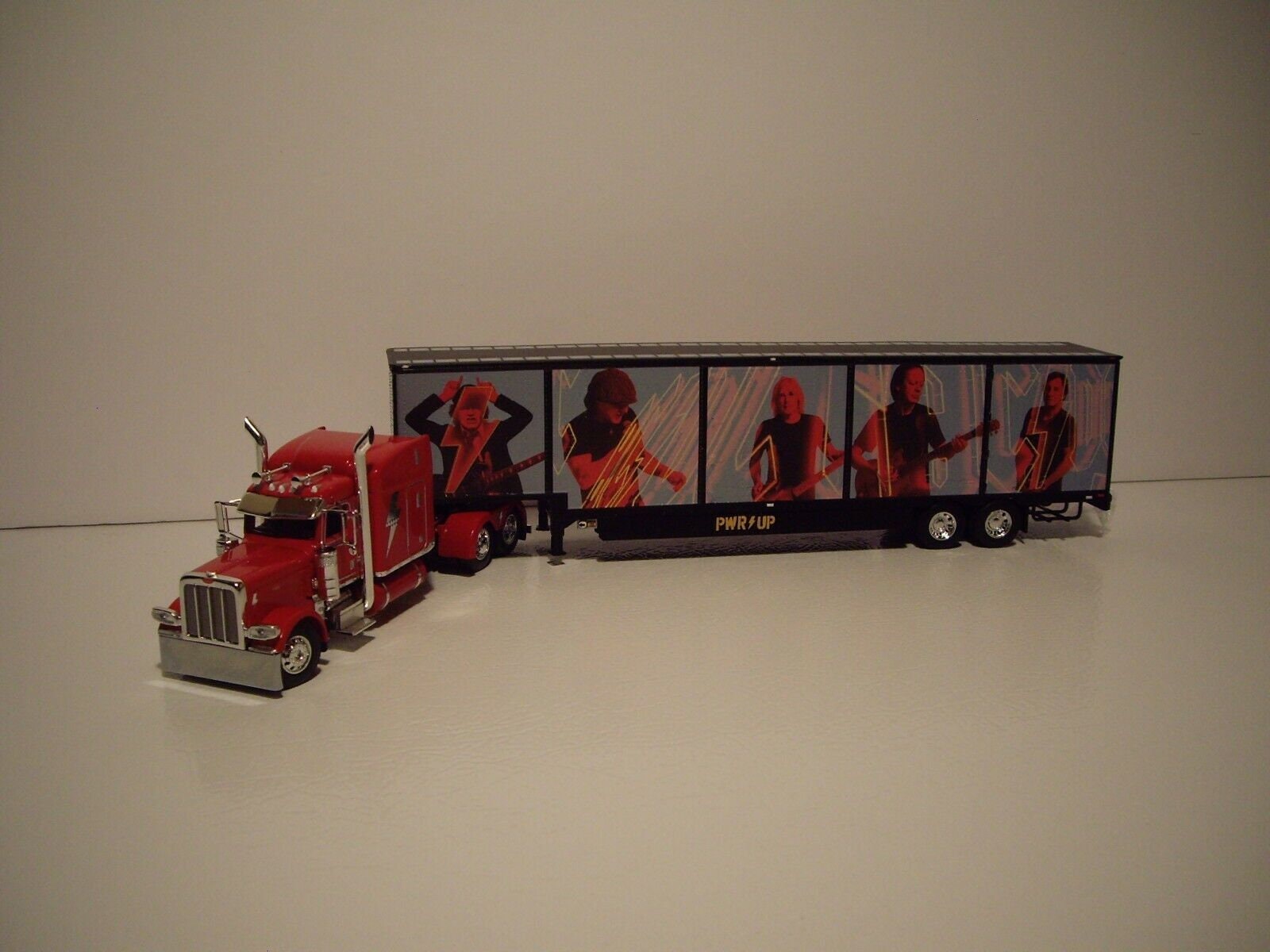 New Ray - Camion americain transport auto + 3 voitures vintage 1/43°