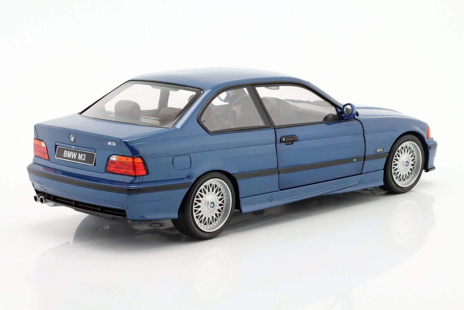 1:18 BMW E36 M3 Blau 