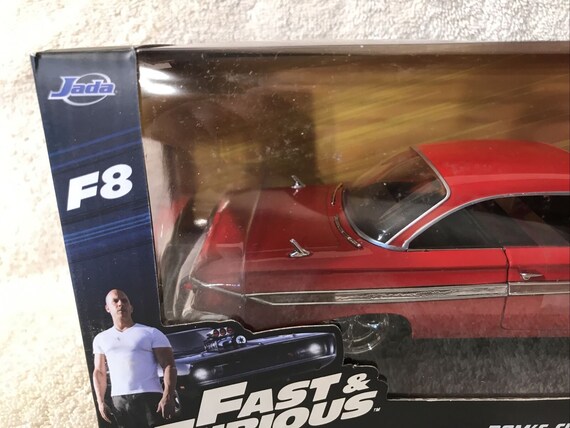 Diecast model cars Chevrolet Impala 1/24 Jada Toys red Fast