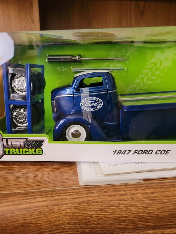 Jada Toys Just Trucks 1:24 Scale Die Cast Chevy Coe Flatbed Truck Play  Vehicle 