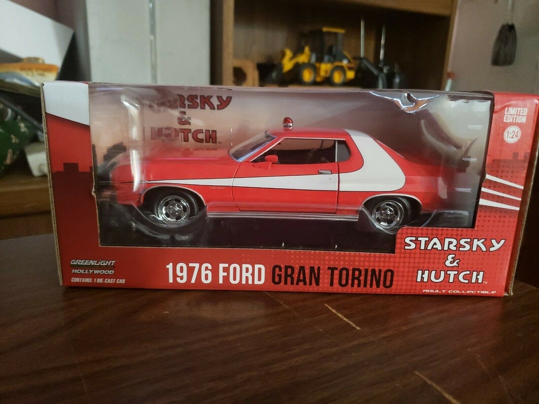 Model Car Of Film Movie 1:24 Ford Gran Torino Starsky and Hutch