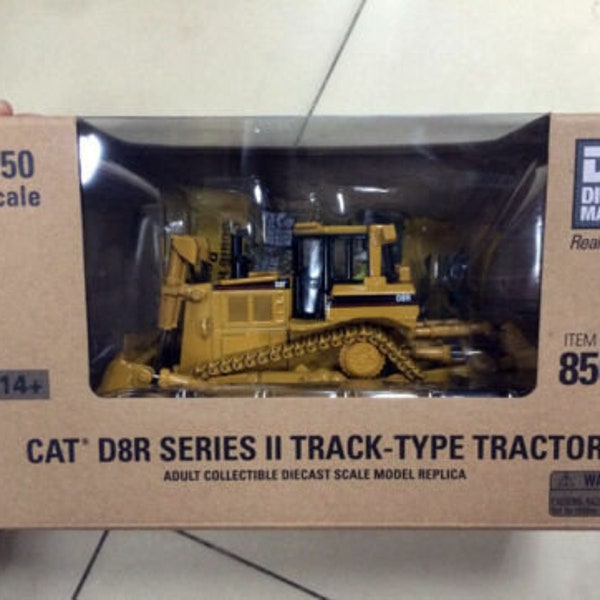 Caterpillar D8R Series II Track Type W/Operator 1/50 Scale Diecast Model By DIECAST MASTERS 85099 C