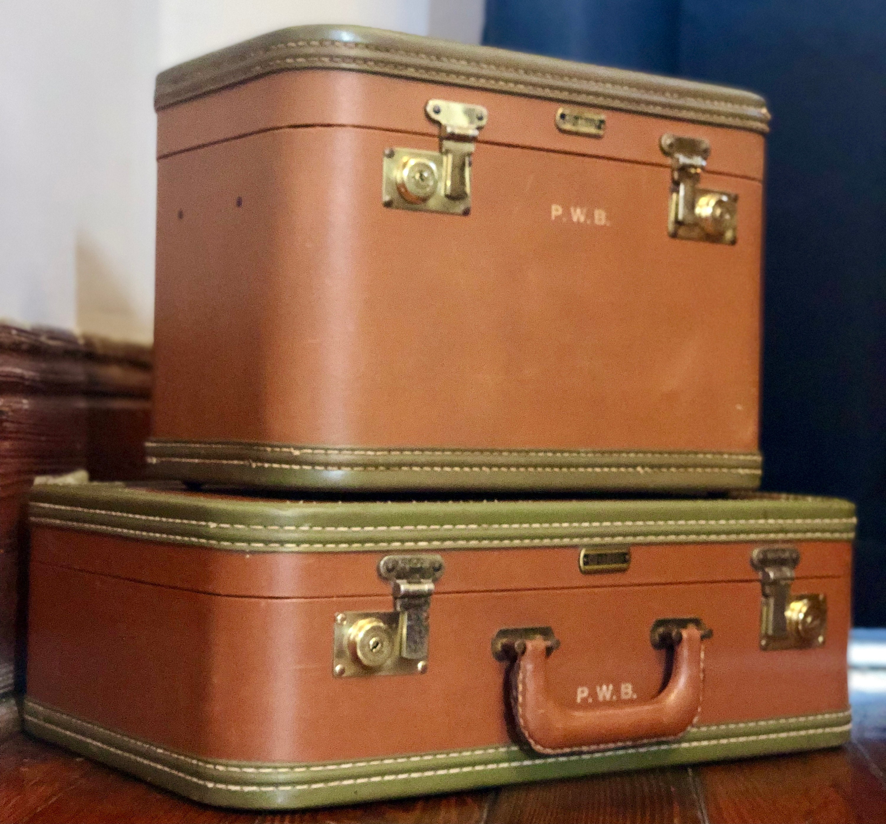 Vintage Sears 4 peice matching luggage set
