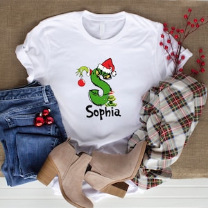 Grinch inspiriertes Shirt, Grinch Name Shirt, fröhliche Grinchmas, lustiges Weihnachts Shirt, Baby Grinch, Grinch Buchstabe, individuelles Grinch Shirt