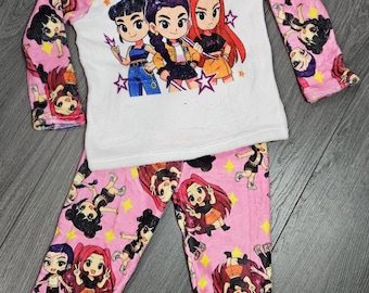 女の子用 K-POP デーモンハンター ハントリックス ソフト ウィンター ピンク フリースパジャマ 2点セット パンツ サイズ 4/5 6/7 8/9 キッズ カスタムメイド