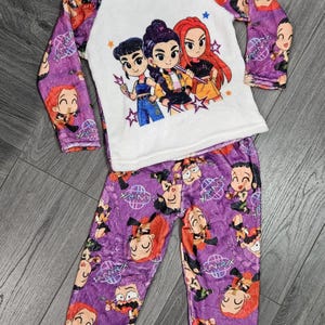 Meisjes K-POP Demon Hunters Huntrix Zachte winter paarse fleece pyjama 2-delige broek Set maat 8/9 kinderen op maat gemaakt