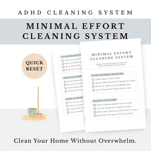 Op de afbeelding: Een minimalistische gids voor het reinigingssysteem met de tekst "Minimal Effort Cleaning System" en "Clean Your Home Without Overwhelm". De afbeelding bevat een bezem, een emmer en een "Quick Reset"-knop.