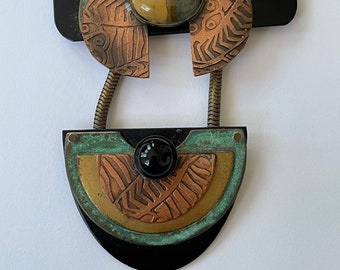 collier de goutte de pierre de métaux mélangés d'artiste des années 1980