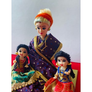 Indian grandmother with kids/Indian dolls/Traditional Indian dolls