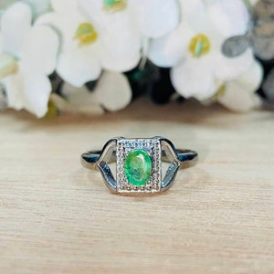 Emerald silver ring, emerald ring,emerald stone ring, unique ring,Victorian ring,anniversary ring,engagement ring,dainty ring,statement ring