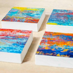 Ensemble de 4 peintures de paysages abstraits de 10 x 10 cm chacune Techniques mixtes, toile marouflée sur planches de bois. image 1