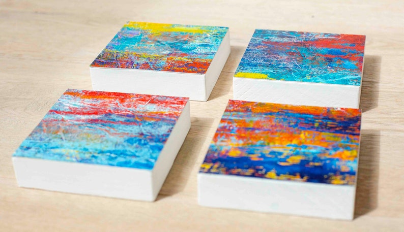 Ensemble de 4 peintures de paysages abstraits de 10 x 10 cm chacune Techniques mixtes, toile marouflée sur planches de bois. image 1