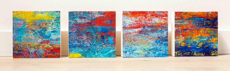 Ensemble de 4 peintures de paysages abstraits de 10 x 10 cm chacune Techniques mixtes, toile marouflée sur planches de bois. image 7