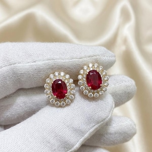 Orecchini a lobo con alone di rubini, orecchini con rubini e diamanti, orecchini a lobo ovali con rubini, orecchini con pietra portafortuna di luglio, orecchini in stile vintage, gioielli da sposa