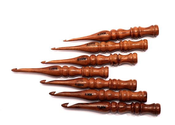 ROSE WOOD CROCHET Hooks set of 7 Knitting, Crocheting 