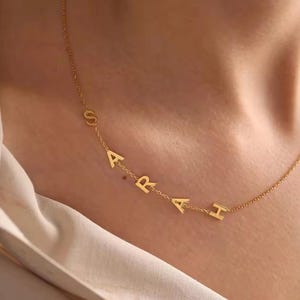 Collar con nombre personalizado / Collar con colgante de letras apiladas personalizado / Hasta 7 letras / Regalo perfecto para mujeres