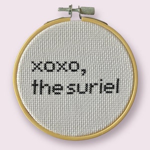 XOXO The Suriel Cross Stitch/Embroidery - ACOTAR - SJM - Gossip Girl - Decoration/Ornament