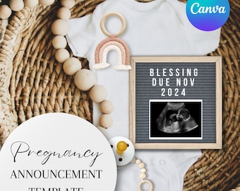 Puede incluir: Un body blanco, una guirnalda de cuentas de madera, un juguete de crochet de colores arcoíris, un chupete y un tablero de letras con el texto "Blessing Due Nov 2024" están dispuestos en una cesta de mimbre. Una imagen de ultrasonido en blanco y negro se muestra en el tablero de letras.