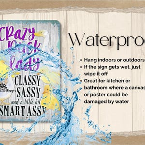 Puede incluir: Un letrero rectangular con el texto "Crazy Duck Lady" en morado y negro, con una ilustraci&oacute;n de pato. El letrero tambi&eacute;n dice "Classy, Sassy, and a little bit Smart Assy". El letrero es impermeable y adecuado para uso en interiores o exteriores.