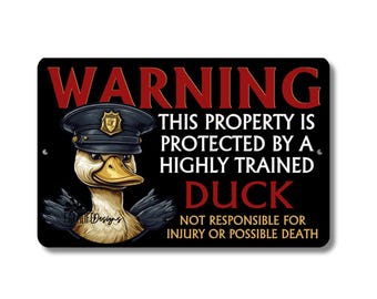 Cartello In Legno Umoristico 'The Property Is Protected By Highly Trained Chicken' - Decorazione Per Giardino E Casa