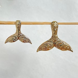 Hawaiian Design Whale Tale &lt;&gt; 14k Solid Yellow Gold