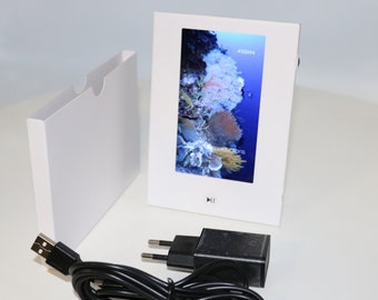 Customizable Video Greeting Card | LCD 5" vertical HD IPS screen, unique! 256MB memory with stand, power adapter and 2 m USB cable; volume wheel