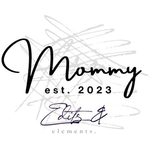 Mommy Est. 2023 Anúncio de bebê SVG Cricut Cut File - Presente de dia das mães - Design de camiseta para chá de bebê - Download digital - PNG - JPEG - Mama
